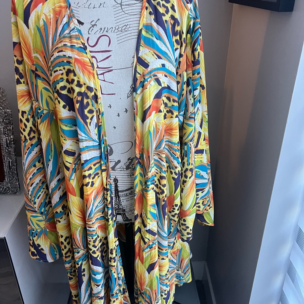 Forever 21 Multicolor Tropical Print Cape/Kimono Women’s Size 2X